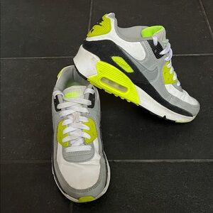 NIKE Air Max 90 Volt W Sneakers - White, Gray, Neon Green size 3.5